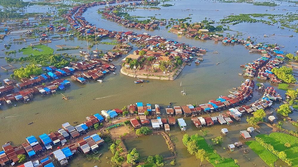 Kampong Khleang floating village