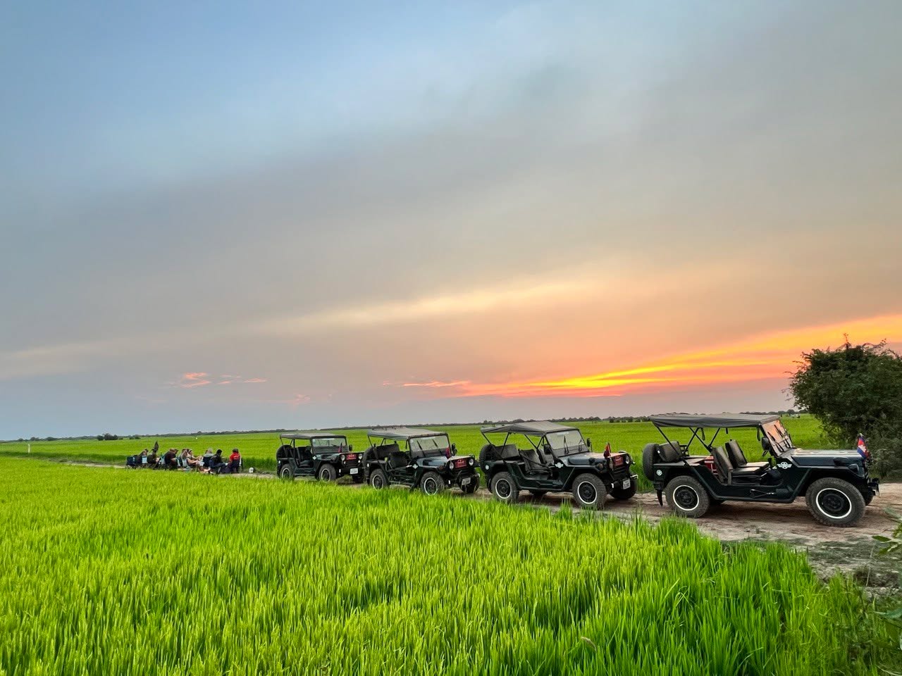 Chasing sunsets in timeless style π
π.
πFor more info. about jeep tours:
βοΈ 012 908 524 / 098 908 524 / 098 513118
π¬ info@cambodiajeep.com
π www.cambodiajeep.com
#VintageJeep #AdventureAwaits #TempleTour #SunsetVibes #SunriseMagic #CambodiaCountryside #MeetTheLocals #angkorwat #offroad #Jeeprental #carforrent #cambodiajeep #cambodian #explore #temple