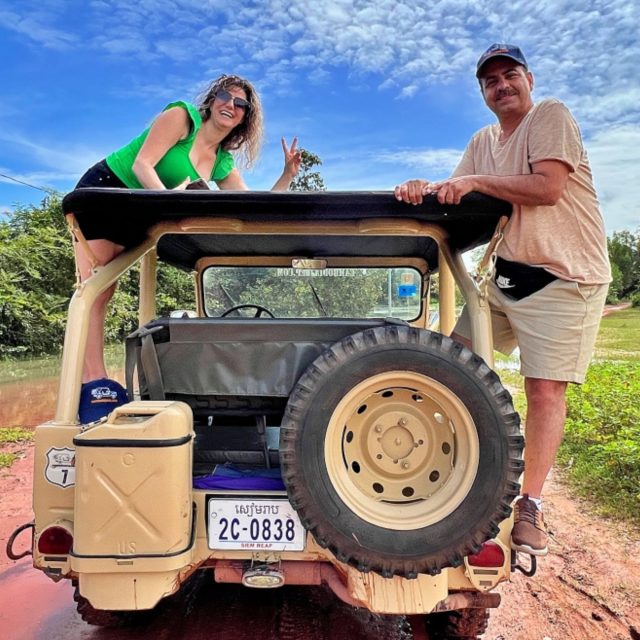 Vintage Jeep adventure to Banteay Srei 🚙✨
Taste local life with Ox Cart ride at Preah Dak & Khmer noodle making 🍜🇰🇭

👉ទាក់ទងមក​​យើងសម្រាប់ពត៌មានបន្ថែម /​𝐅𝐨𝐫 𝐦𝐨𝐫𝐞 𝐢𝐧𝐟𝐨 𝐚𝐛𝐨𝐮𝐭 𝐣𝐞𝐞𝐩 𝐭𝐨𝐮𝐫𝐬:
☎️ 012 908 524 / 098 908 524 / 086 513118
📬 info@cambodiajeep.com
🌏 www.cambodiajeep.com
Booking Now: https://cambodiajeep.com/siem-reap-jeep-tours/
#CambodiaJeepTour #CambodiaJeepTour