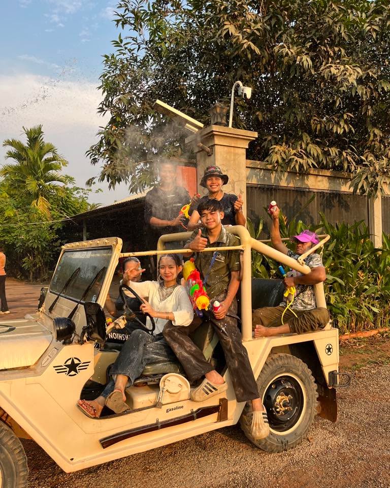 ត្រៀមខ្លួនហើយនៅសម្រាប់ចូលឆ្នាំថ្មី!!

👉 ចង់ជួលឡានហ្សុីបអាចទាក់ទងមកកាន់លេខ និង គេហទំព័រខាងក្រោមបាន៖
☎️ 012 908 524 / 098 908 524 / 098 513118
👉 https://cambodiajeep.com/rent-a-jeep/

#ឡានជួលសៀមរាប #ឡានជួល #សៀមរាប #ភ្ជុំបិណ្ឌ #ឡានជួលនៅសៀមរាប #jeeptoursiemreap #jeepincambodia #ឡានជួលបេីកបរខ្លួនឯង #cambodiajeep #cambodiajeep #jeep #angkorwat #adventure