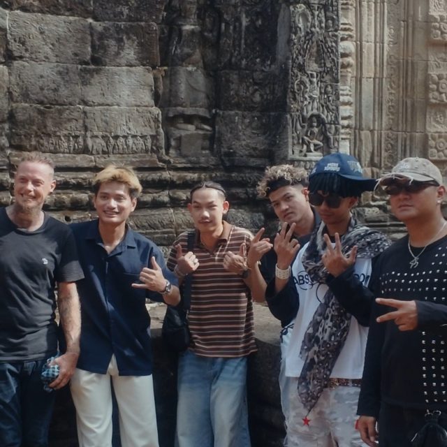 @lacimacartel Idol មកដល់ហើយ! Jeep បុរាណក៏ស្អាត Idol ក៏អេម 🚙✨
 
👉For more info. about jeep tours:
☎️ 012 908 524 / 098 908 524 / 098 513118
📬 info@cambodiajeep.com
🌏 www.cambodiajeep.com
#cambodiajeep #lacima #meezy24k #dizzy #tomie #hasha #rakhie #jeep #preahdak
