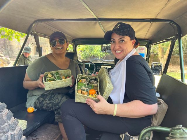 Venture Beyond Siem Reap's Tourist Trails: A 3 days Self-Drive Jeep Adventure beyond Siem Reap

👉follow us for more info:
https://cambodiajeep.com/tour/your-3-day-siem-reap-self-drive-jeep-escape/

📪 info@cambodiajeep.com

#CambodiaRoadTrip #ExploreCambodia #OffTheBeatenPath #CambodiaVintage #JeepCambodia #CambodiaJeep #cambodiatravel