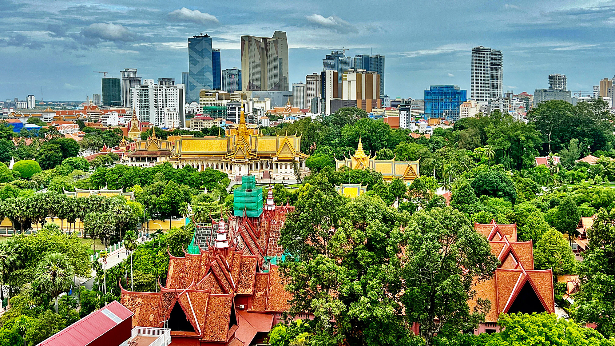 Phnom Penh pagoda with skyline