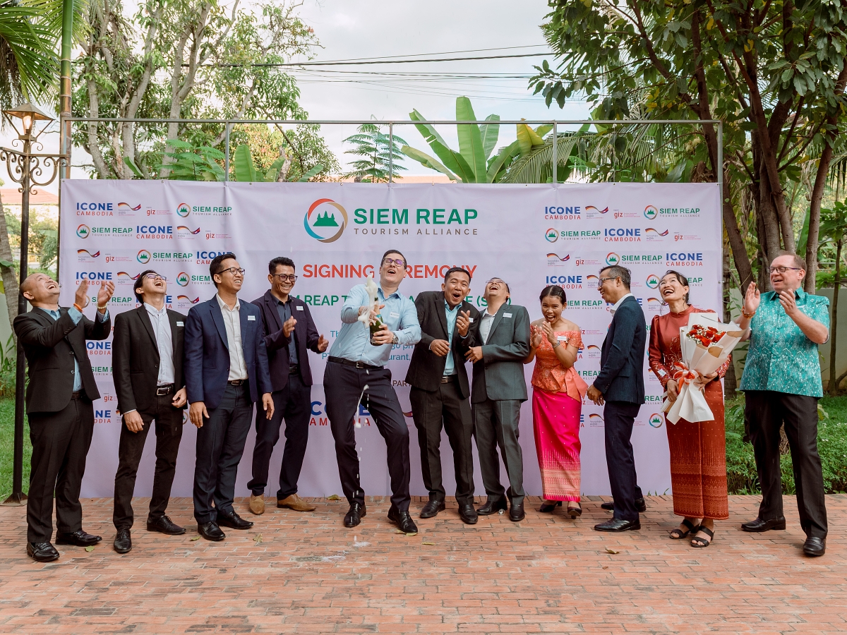 Co-founders STA signing ceremony