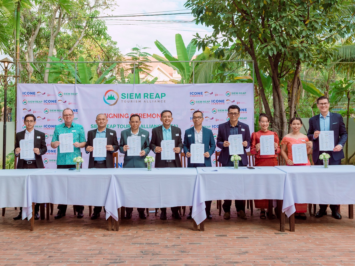 Co-founders STA signing ceremony