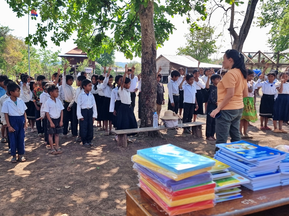 Pra Oap School Cambodiajeep