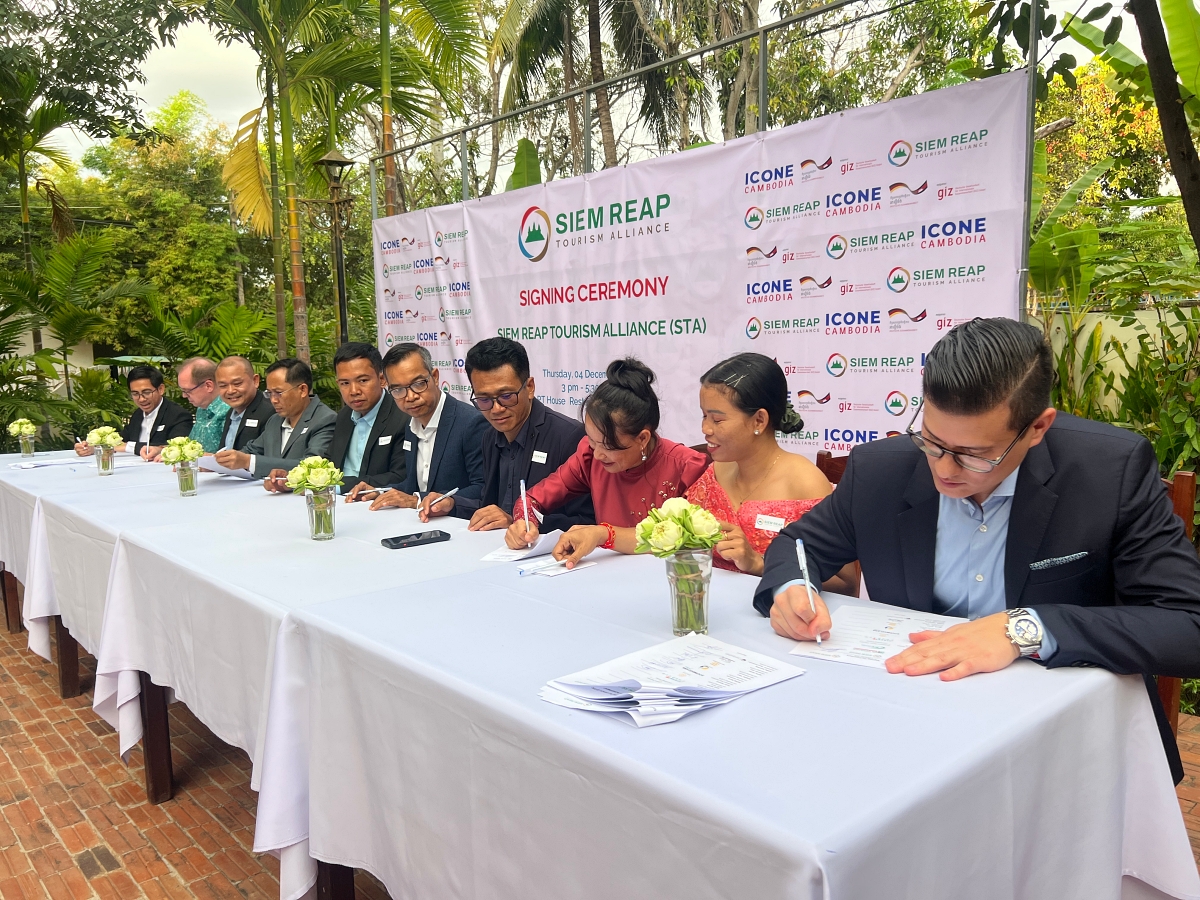 Signing contract STA