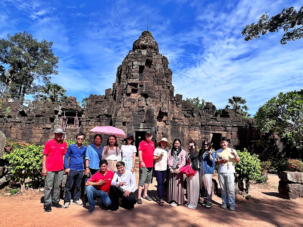 Staff retreat Ta Prohm