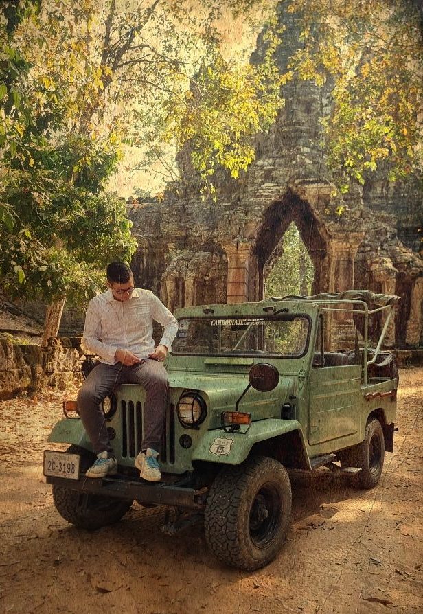 Vintage jeep at the temples