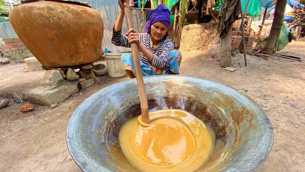 Woman handicraft sugar palm